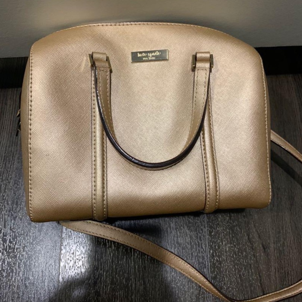 Kate Spade medium size purse, light color gold, in excellent condition